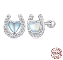 Cargar imagen en el visor de la galería, Broquel “horseshoe moonlight stone”
