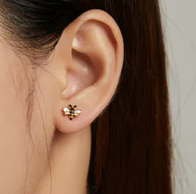Cargar imagen en el visor de la galería, Little bee earrings
