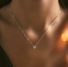 Cargar imagen en el visor de la galería, Collar Radiant Heart
