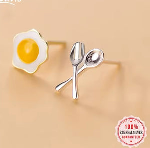 Aretes huevito y cubiertos