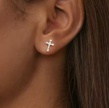 Cargar imagen en el visor de la galería, Aretes “shinning cross”
