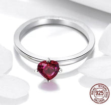 Cargar imagen en el visor de la galería, Anillo corazón de zirconia

