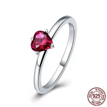 Cargar imagen en el visor de la galería, Anillo corazón de zirconia
