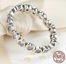 Cargar imagen en el visor de la galería, Anillo corazones 2
