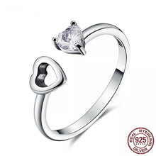 Cargar imagen en el visor de la galería, Anillo corazones con zirconia
