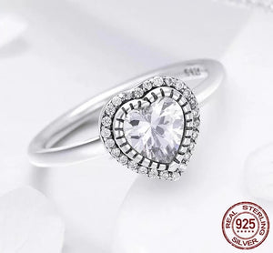 Anillo corazón de zirconia