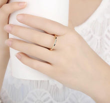 Cargar imagen en el visor de la galería, Anillo gold con zirconias

