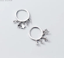 Cargar imagen en el visor de la galería, Mini hoop silver dangling stars
