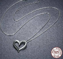 Cargar imagen en el visor de la galería, Gargantilla corazón negro con plata zirconia
