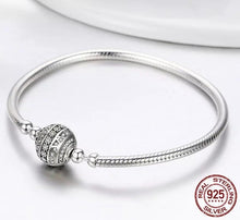 Cargar imagen en el visor de la galería, Brazalete con broche de esfera con zirconias
