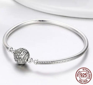 Brazalete con broche de esfera con zirconias
