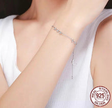 Cargar imagen en el visor de la galería, Pulsera luna con estrellas
