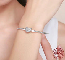 Cargar imagen en el visor de la galería, Brazalete broche de gato
