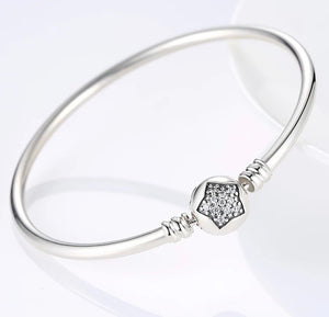 Brazalete con broche de estrella