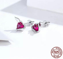 Cargar imagen en el visor de la galería, Guardian heart earrings
