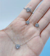 Cargar imagen en el visor de la galería, Aretes corazón de cristal
