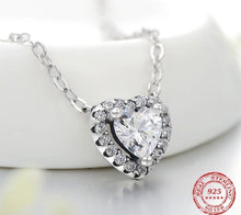Cargar imagen en el visor de la galería, Collar corazón de cristal
